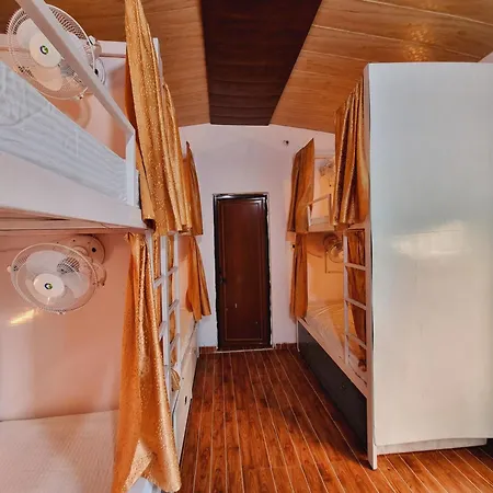 Landlopers Hostel Rishikesh Exterior photo