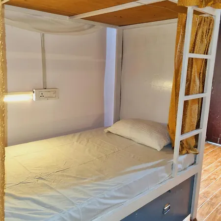 Landlopers Hostel Rishikesh Exterior photo