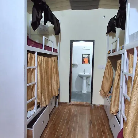 Landlopers Hostel Rishikesh Exterior photo