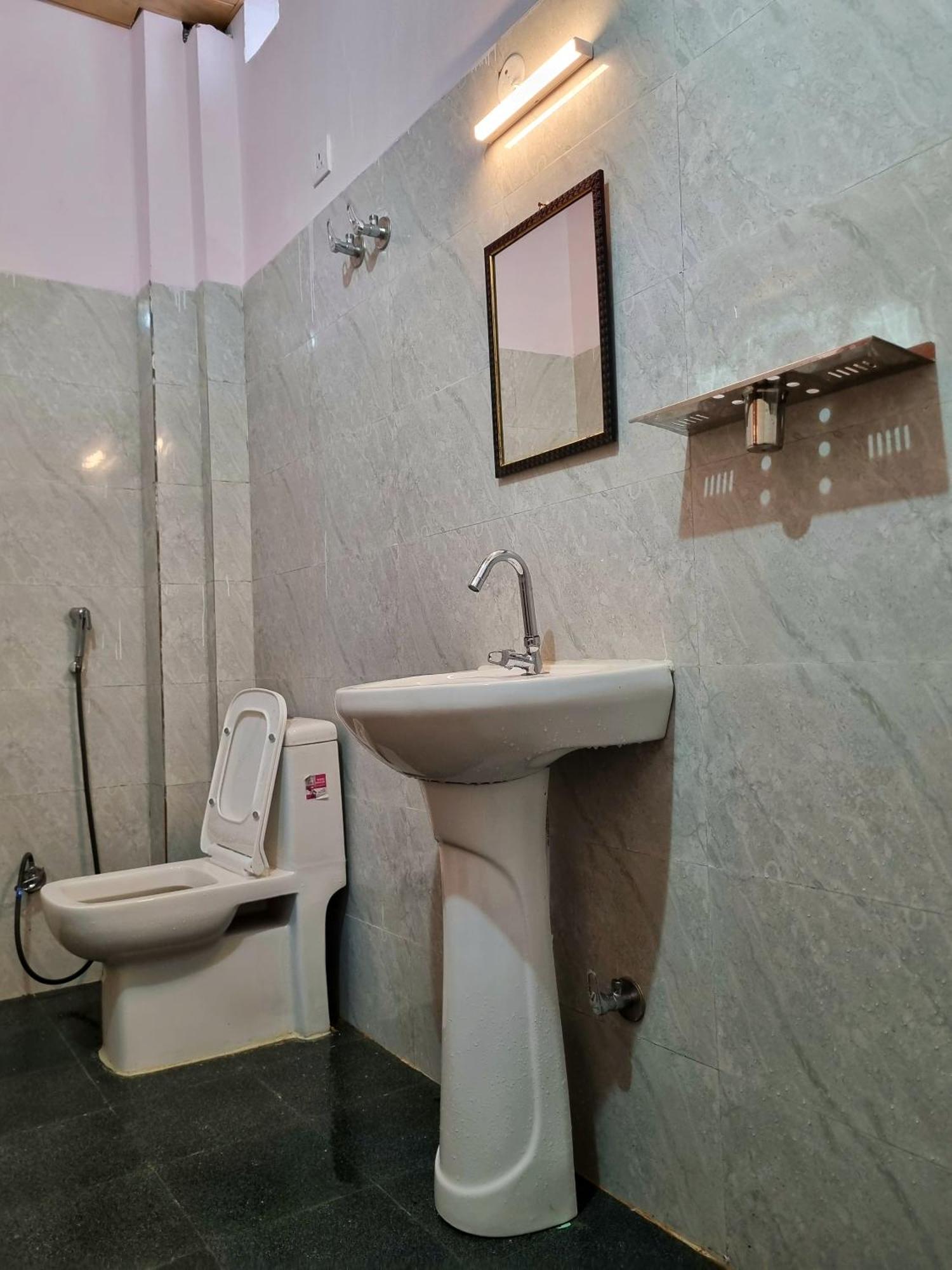 Hostel Landlopers Rishikesh